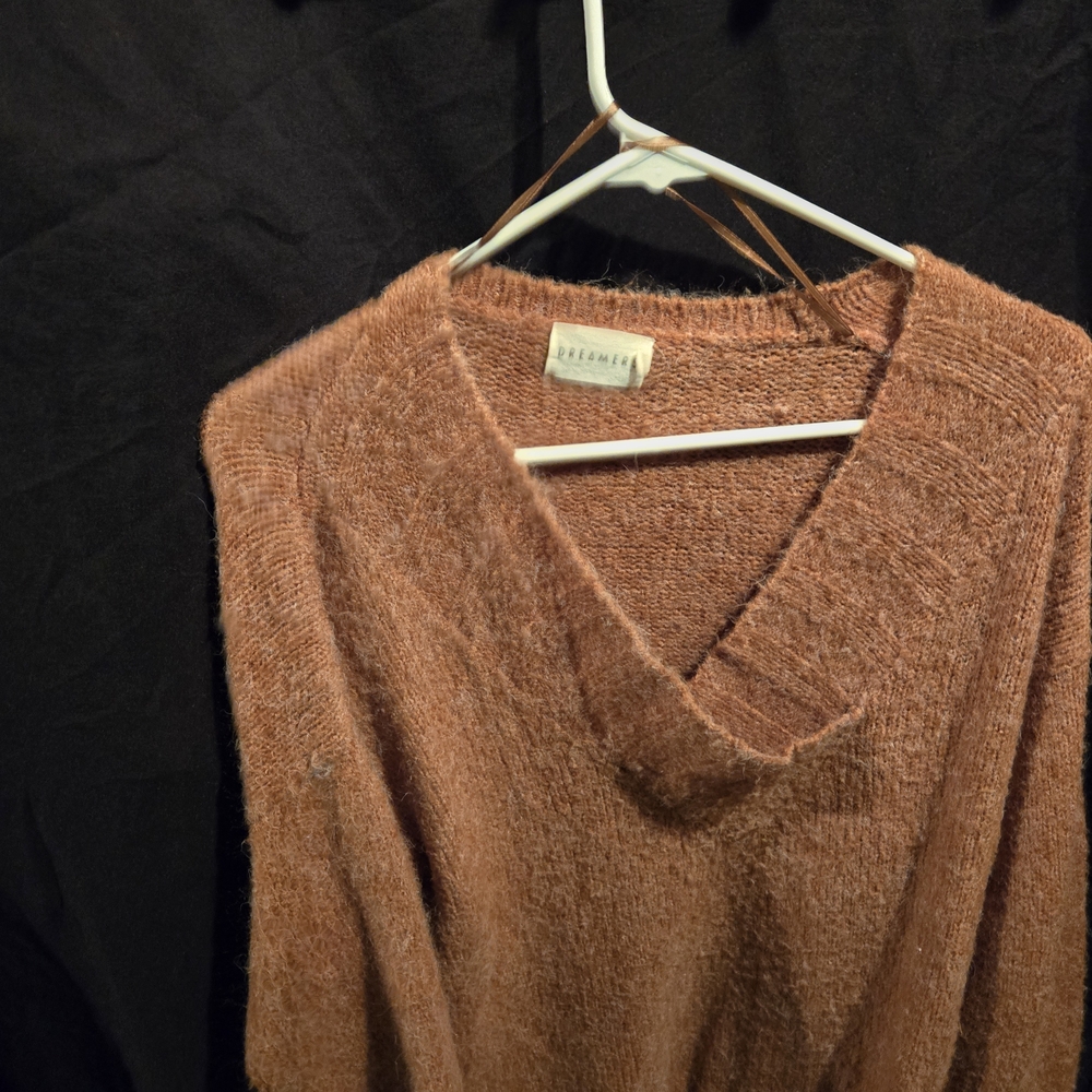 Dreamers V-Neck Sweater in Soft Brown